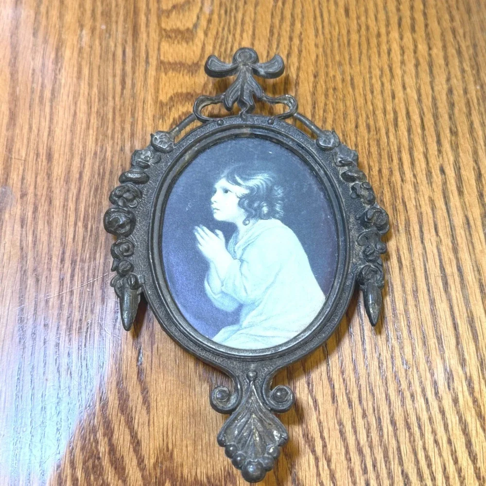Vintage Made in Italy Ornate Metal Oval Frame Praying Child Infant Samuel Art